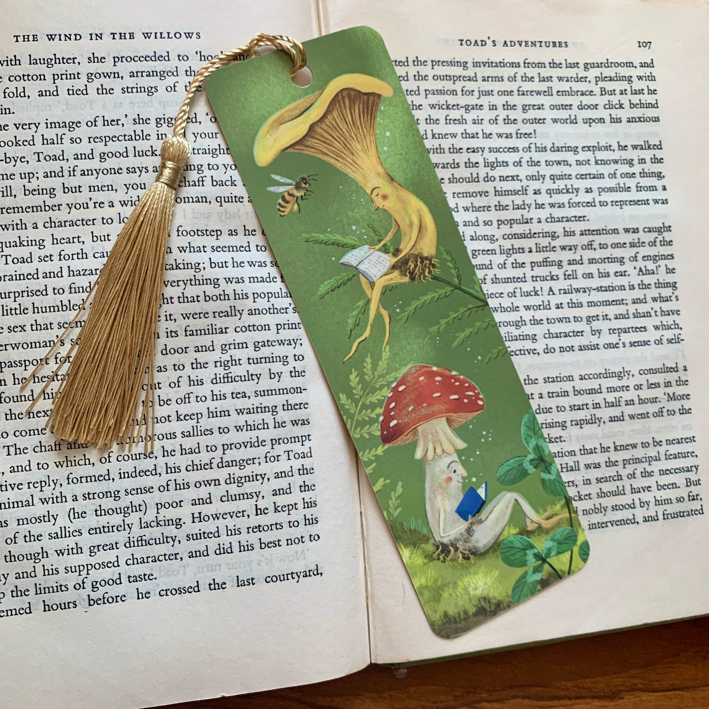 Anna Seed Art | Bookmark - Mushroom Bookclub - Cute illustration